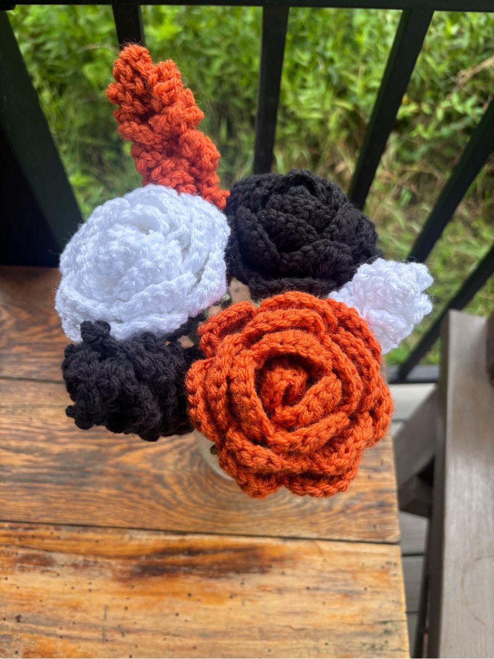 6 Crochet Flowers - Picture 3 of 6